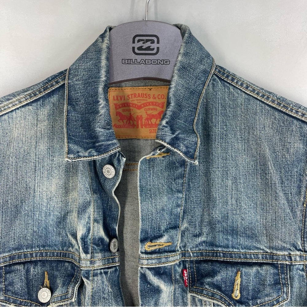 Levis Blue Denim Jean Trucker Jacket Size
Small  Regular Wash Men Pockets - Picture 2 of 9